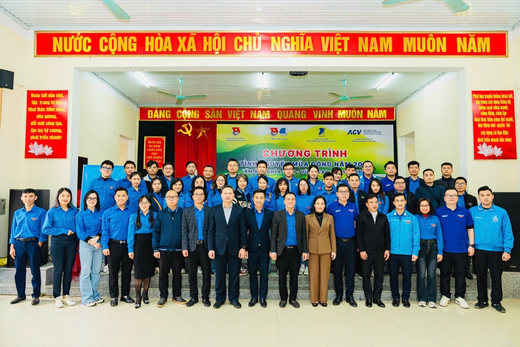 Hành trình tuổi trẻ mang Tết sớm đến đồng bào vùng cao - 1 Hành trình tuổi trẻ mang Tết sớm đến đồng bào vùng cao - 1