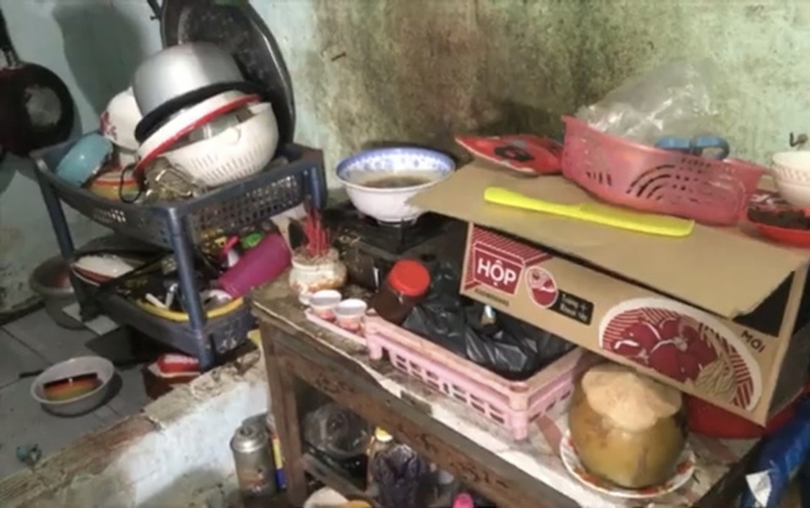 Vợ chê chồng nghèo bỏ đi, con trai 5 tuổi theo bố đi bán trái cây mưu sinh - 5 Vợ chê chồng nghèo bỏ đi, con trai 5 tuổi theo bố đi bán trái cây mưu sinh - 5