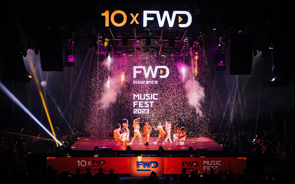 Hàng nghìn khán giả cùng nhảy See tình tại FWD Music Fest 2023 - 2 Hàng nghìn khán giả cùng nhảy See tình tại FWD Music Fest 2023 - 2