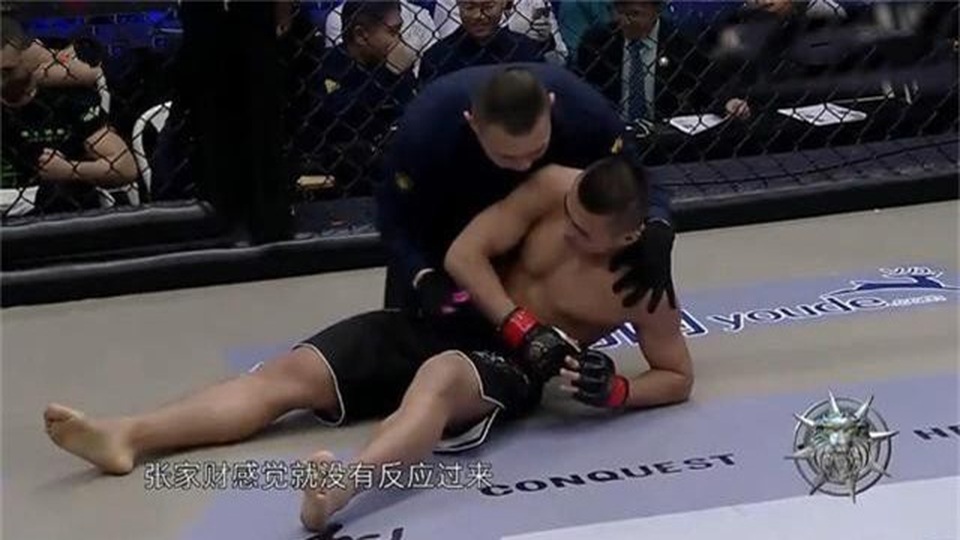 Chưa kịp xuất chiêu, cao thủ Thiếu Lâm bị đấm gục sau 6 giây - 1 Chưa kịp xuất chiêu, cao thủ Thiếu Lâm bị đấm gục sau 6 giây - 1