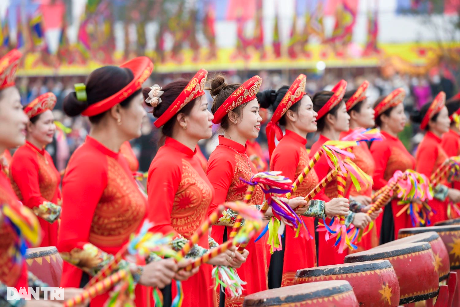 Đầu năm vua xuống ruộng đi cày, cầu mùa màng bội thu - 1