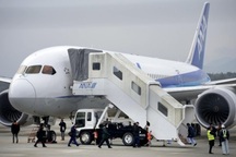 Thêm nhiều máy bay 787 bị cấm bay, Boeing bị yêu cầu bồi thường