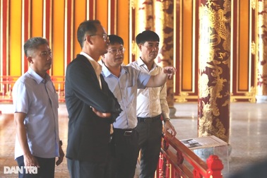 Vụ ngai vàng bị xâm hại: Cho thôi việc 2 bảo vệ, kiểm điểm ban giám đốc