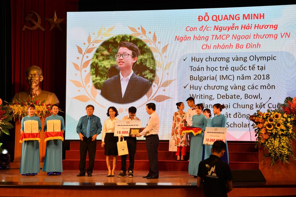 Con thi vào lớp 10: Phụ huynh chia sẻ áp lực “vượt vũ môn” - 3 Con thi vào lớp 10: Phụ huynh chia sẻ áp lực “vượt vũ môn” - 3