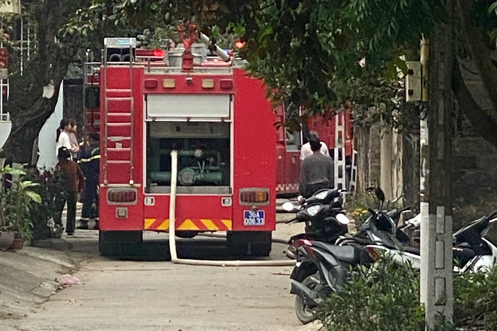 Người đàn ông khóa trái cửa, đổ xăng tự thiêu tại nhà riêng - 2 Người đàn ông khóa trái cửa, đổ xăng tự thiêu tại nhà riêng - 2
