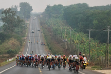 Giải xe đạp xuyên Việt: Trần Tuấn Kiệt khẳng định sức mạnh "vua nước rút"