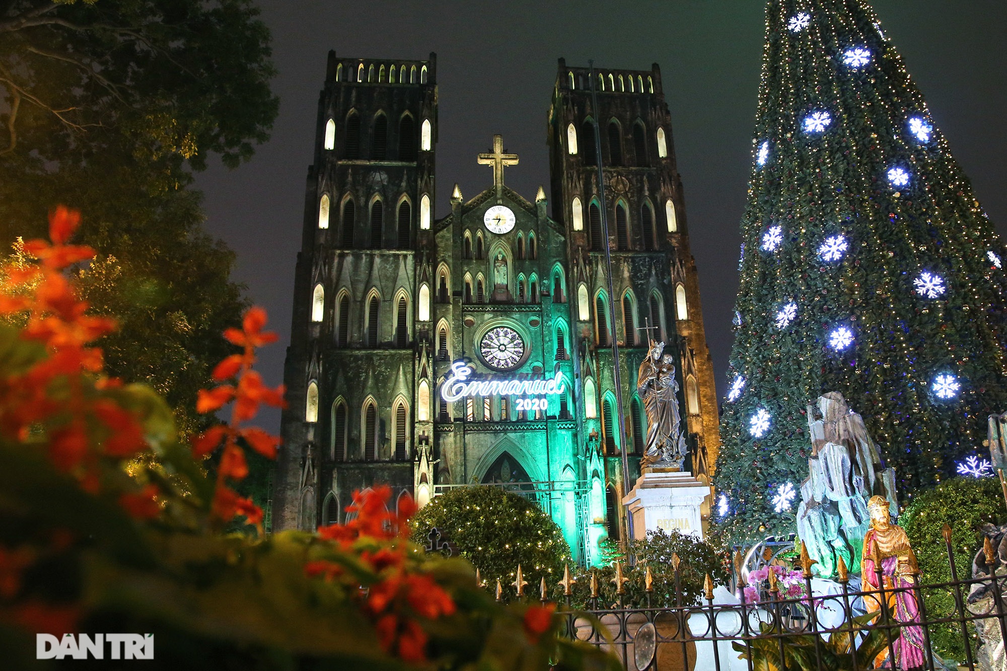 Các nhà thờ tại Hà Nội nhộn nhịp, trang hoàng chờ đón Giáng sinh 2020