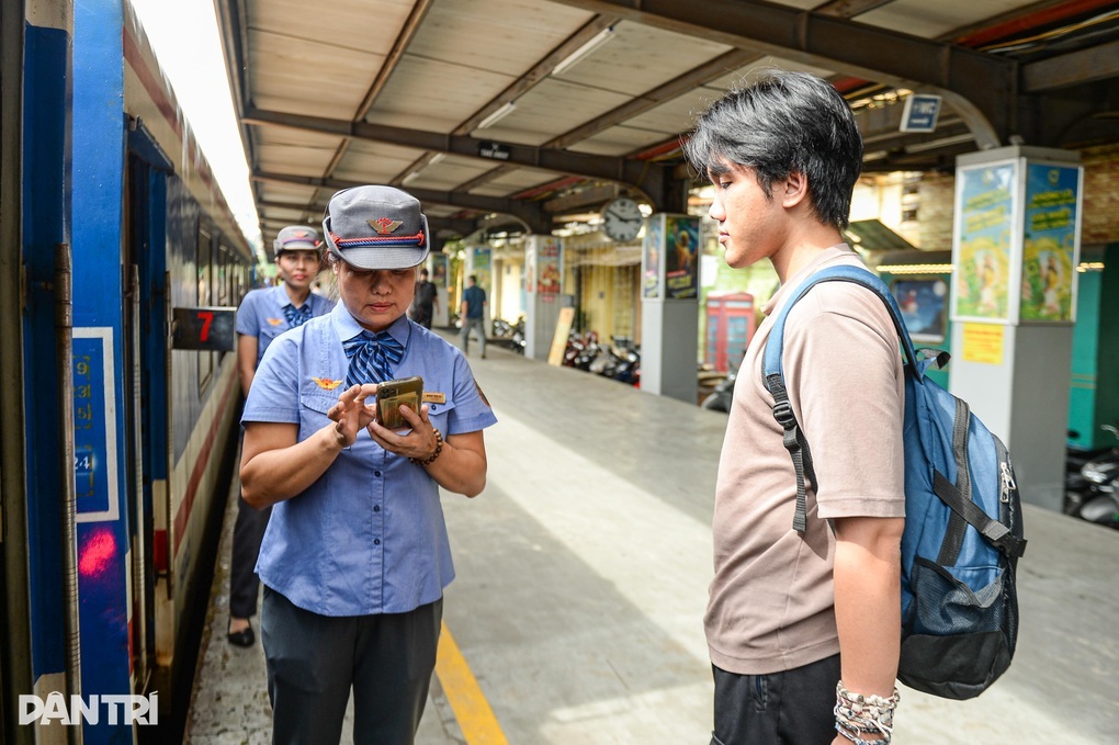 Ngành đường sắt mở bán vé tàu Tết Bính Ngọ - 1 Ngành đường sắt mở bán vé tàu Tết Bính Ngọ - 1