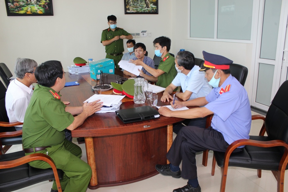 Kê khống mộ giả để chiếm đoạt tiền nhà nước, 3 cán bộ bị khởi tố - 1 Kê khống mộ giả để chiếm đoạt tiền nhà nước, 3 cán bộ bị khởi tố - 1