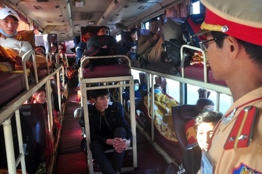 "Lạ lùng" xe khách than ế ẩm sau Tết