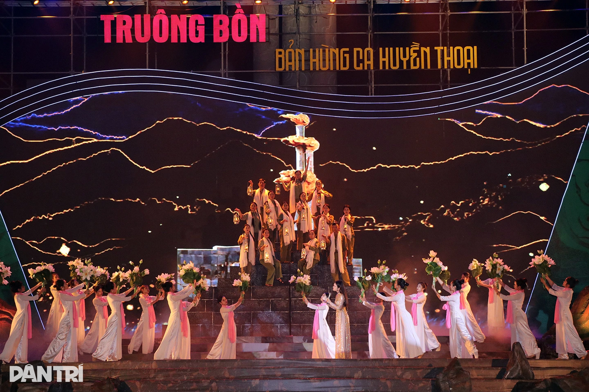 Bình minh thao thức - vở kịch xúc động về những người làm nên huyền thoại - 1