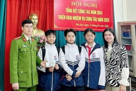 4 học sinh nhặt được 40 triệu đồng, nhờ công an tìm người làm rơi