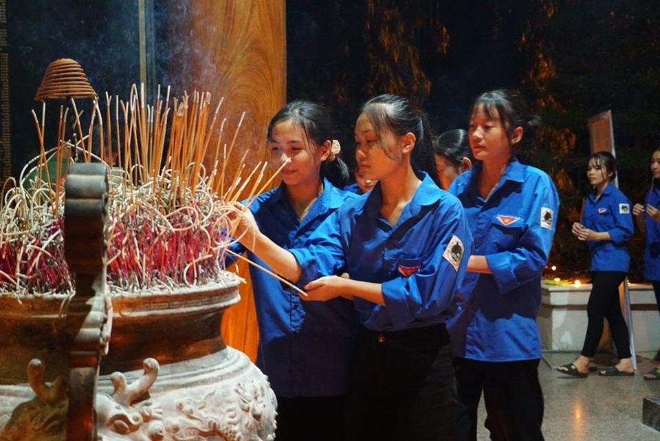 Đêm tri ân các anh hùng liệt sĩ tại Ngã ba Đồng Lộc - 5 Đêm tri ân các anh hùng liệt sĩ tại Ngã ba Đồng Lộc - 5