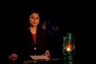 Truyền hình Nepal phát sóng bản tin dưới ánh đèn dầu 
