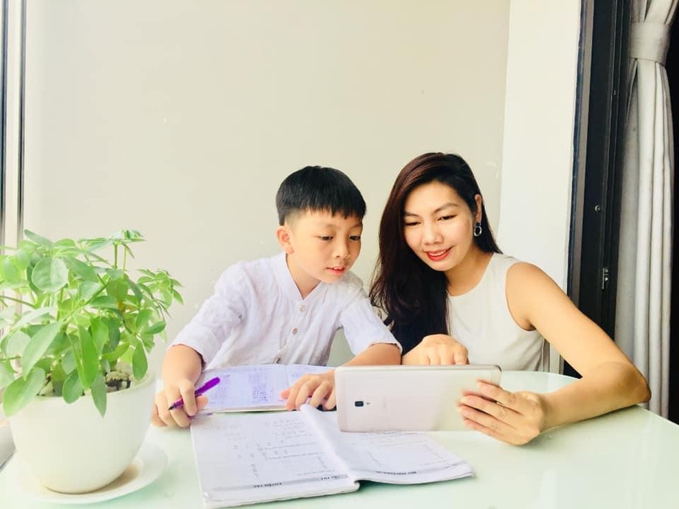 Hàng trăm phụ huynh cho con làm bài Đánh giá năng lực Kiến thức - 1