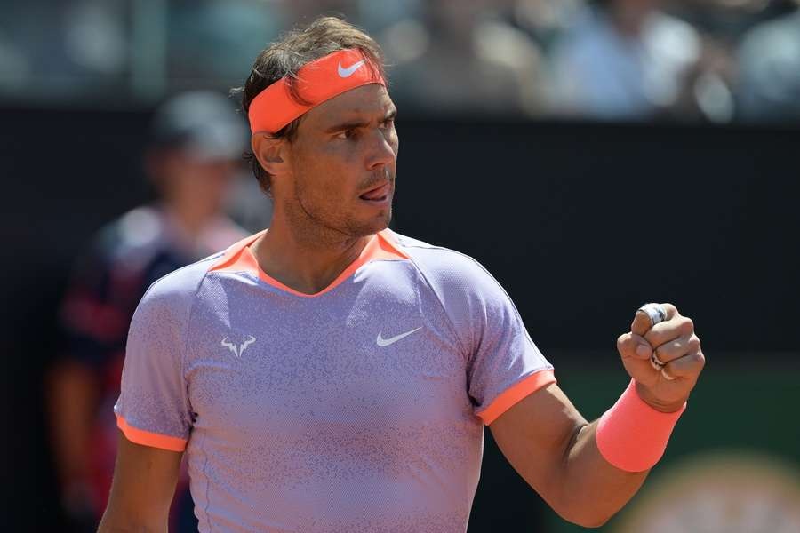 Nadal se v úvodním zápase Masters v Římě úspěšně vrátil do hry - 1 Nadal lội ngược dòng thành công ở trận mở màn Rome Masters - 1