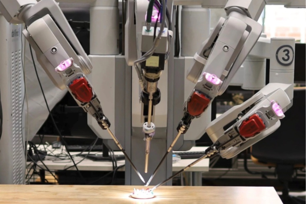 Robot đầu tiên phẫu thuật tự động không cần con người, độ chính xác 100% - 1 Robot đầu tiên phẫu thuật tự động không cần con người, độ chính xác 100% - 1