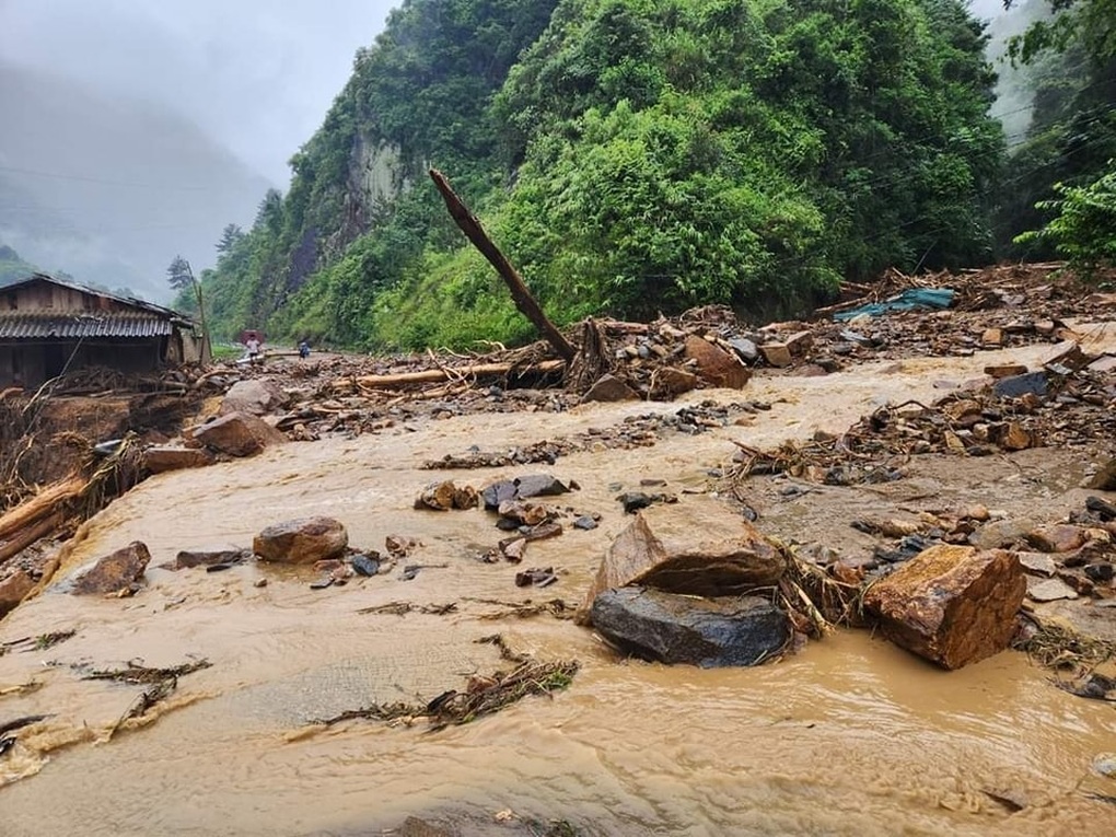 Mưa lũ lớn ở Yên Bái và Lai Châu, 6 người tử nạn - 4 Mưa lũ lớn ở Yên Bái và Lai Châu, 6 người tử nạn - 4