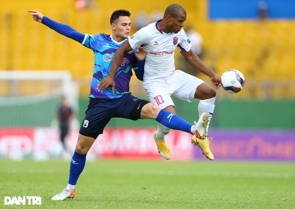 Hồ Tấn Tài ghi bàn, CLB Bình Định đánh bại B.Bình Dương - 6 Hồ Tấn Tài ghi bàn, CLB Bình Định đánh bại B.Bình Dương - 6