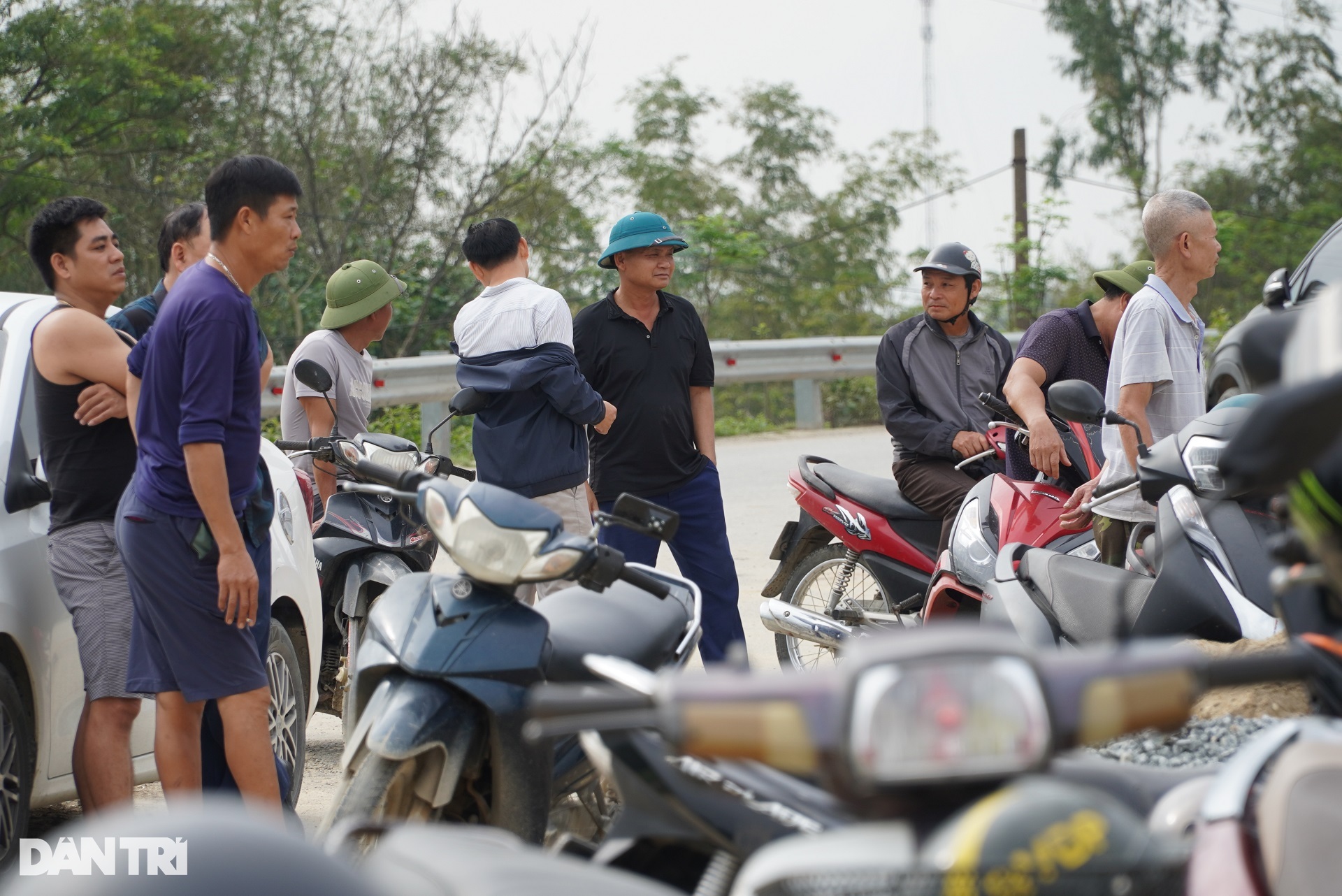 Sạt lở ăn sâu hơn 10m, ngôi đền thiêng nổi tiếng Hà Tĩnh dừng mọi hoạt động - 8 Sạt lở ăn sâu hơn 10m, ngôi đền thiêng nổi tiếng Hà Tĩnh dừng mọi hoạt động - 8