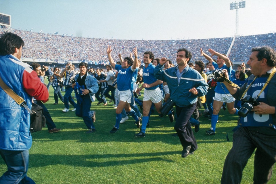 Maradona: “Cậu bé vàng” và vị “thánh sống” ở vùng đất mafia (Kỳ 1) - 2 Maradona: “Cậu bé vàng” và vị “thánh sống” ở vùng đất mafia (Kỳ 1) - 2
