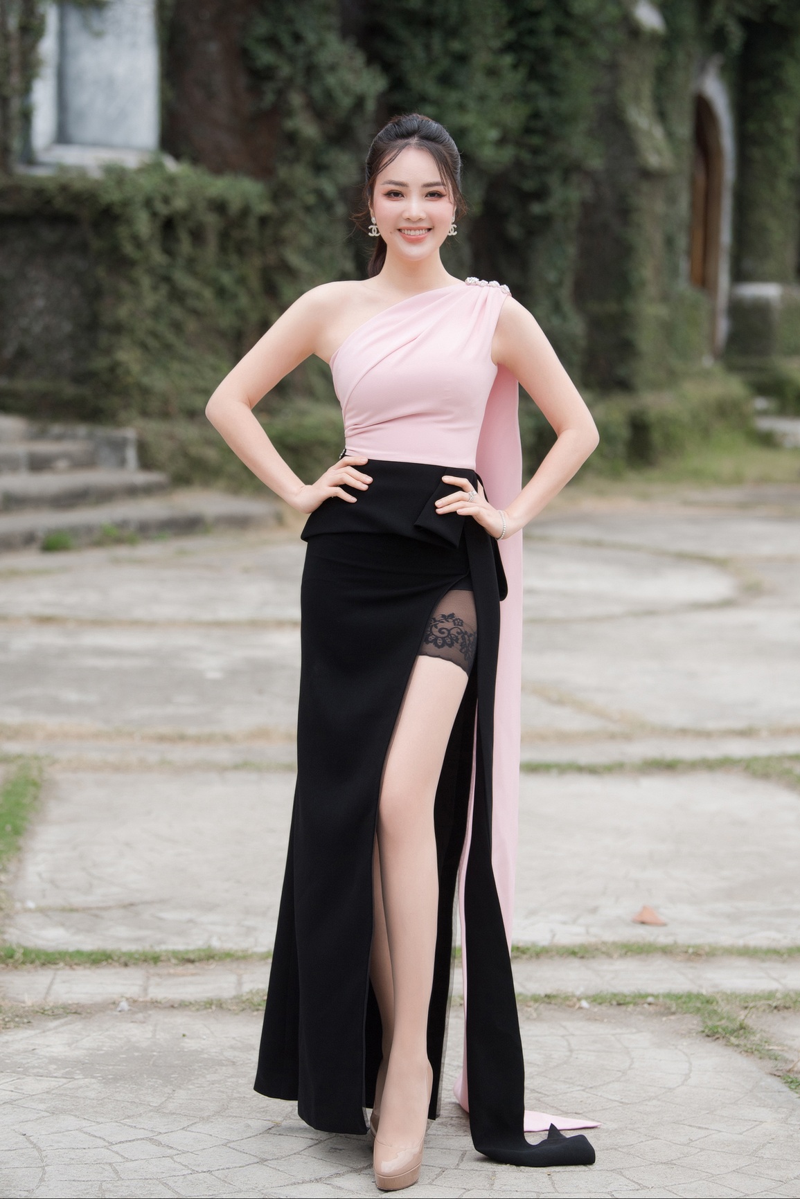 Á hậu Thụy Vân thân thiết với diễn viên Thu Quỳnh - 1 Á hậu Thụy Vân thân thiết với diễn viên Thu Quỳnh - 1