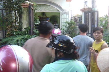 Cha sát hại con trai 5 tuổi, đào hố giấu xác trong nhà