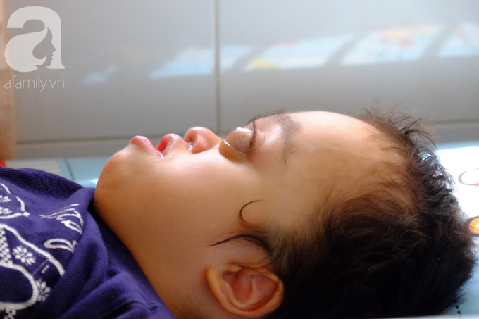 Xót cảnh bé trai, bé gái bại não, bị gia đình bỏ rơi được các mẹ ở làng Hòa Bình nuôi như con ruột - Ảnh 8. Xót cảnh bé trai, bé gái bại não, bị gia đình bỏ rơi được các mẹ ở làng Hòa Bình nuôi như con ruột - Ảnh 8.