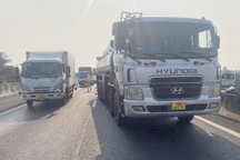 3 xe tông liên hoàn trên cao tốc TPHCM - Trung Lương