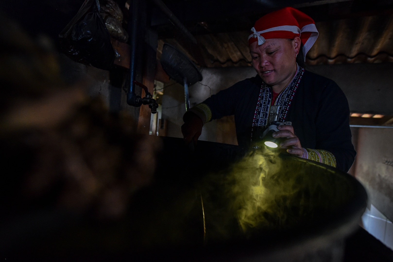 Băng rừng theo người Dao đỏ Sapa đi hái lá thuốc tắm thần dược - 25 Băng rừng theo người Dao đỏ Sapa đi hái lá thuốc tắm thần dược - 25