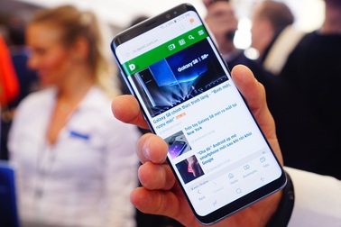 Trên tay Galaxy S8 và S8 Plus màn hình "vô cực" mới ra mắt