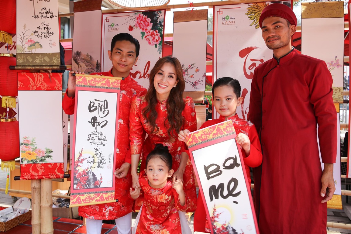 Các nhóc tì nhà sao Việt mê tít các trò chơi dân gian tại Hội Hoa xuân 2022 - 3 Các nhóc tì nhà sao Việt mê tít các trò chơi dân gian tại Hội Hoa xuân 2022 - 3