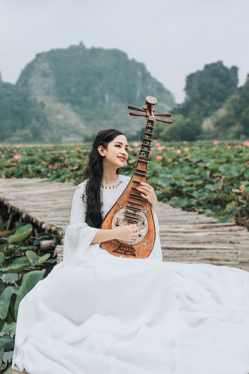 Vũ Diệu Thảo: Nghệ sĩ tỳ bà “lấn sân” nghề làm báo - 1 Vũ Diệu Thảo: Nghệ sĩ tỳ bà “lấn sân” nghề làm báo