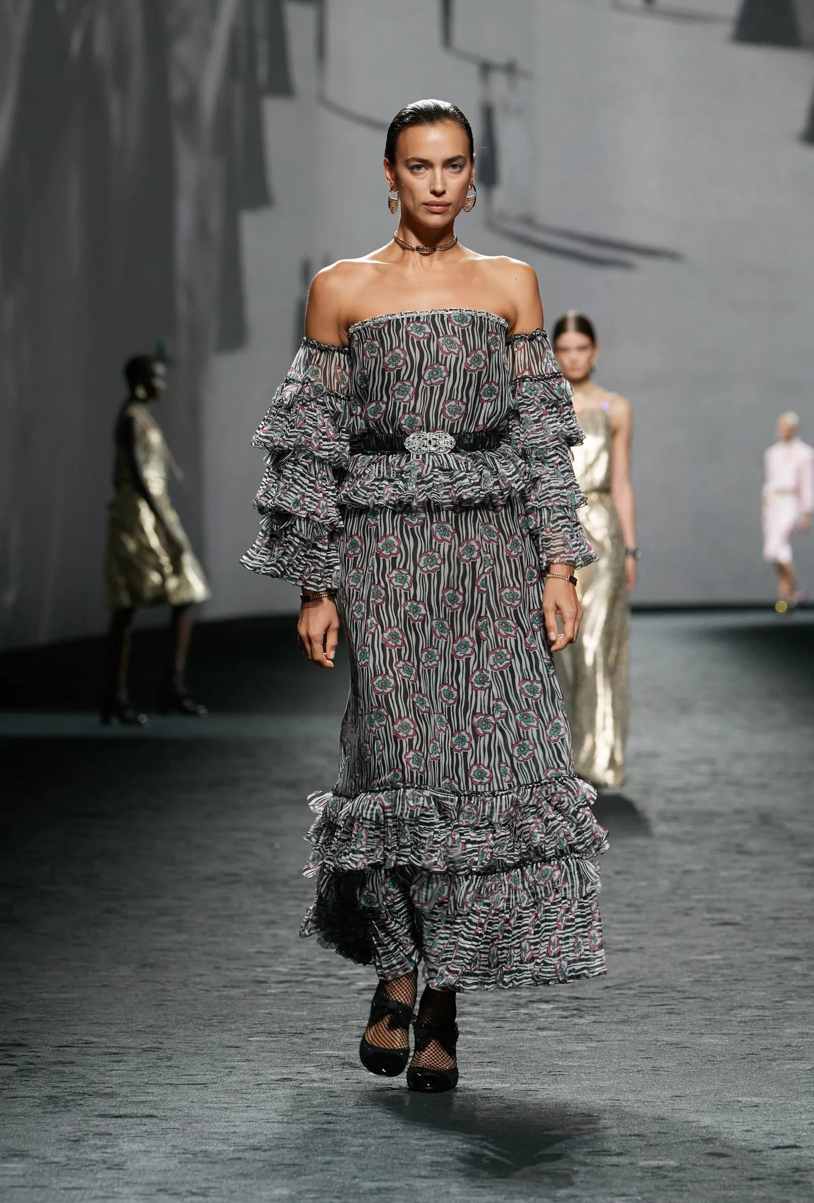 Người mẫu Irina Shayk: Đắt show ở tuổi 37, không dựa dẫm đại gia - 4 Người mẫu Irina Shayk: Đắt show ở tuổi 37, không dựa dẫm đại gia - 4