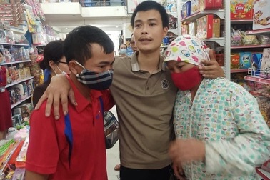 Cái kết có hậu của vụ tài xế bẻ lái tránh 2 người, "cán nát" một tỷ đồng