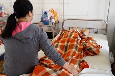 Tự tử sau khi dùng búa đập vợ liên tiếp