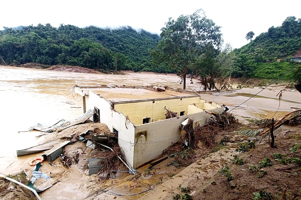 Khẩn thiết mong cộng đồng chung tay giúp bà con vùng lũ ở Nghệ An - 11 Khẩn thiết mong cộng đồng chung tay giúp bà con vùng lũ ở Nghệ An - 11
