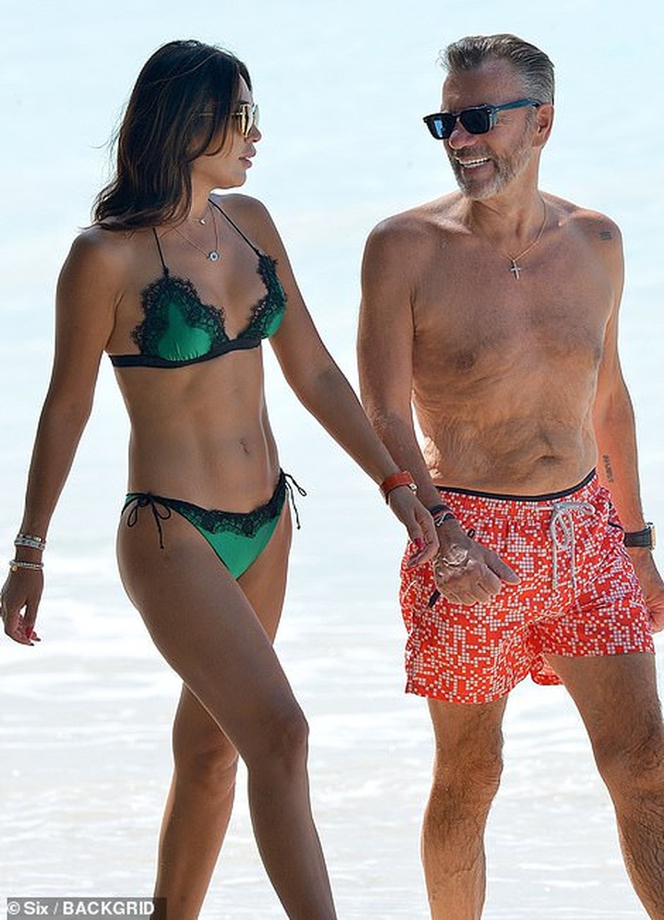 Duncan Bannatyne sánh đôi vợ kém 31 tuổi trên biển - 4 Duncan Bannatyne sánh đôi vợ kém 31 tuổi trên biển - 4