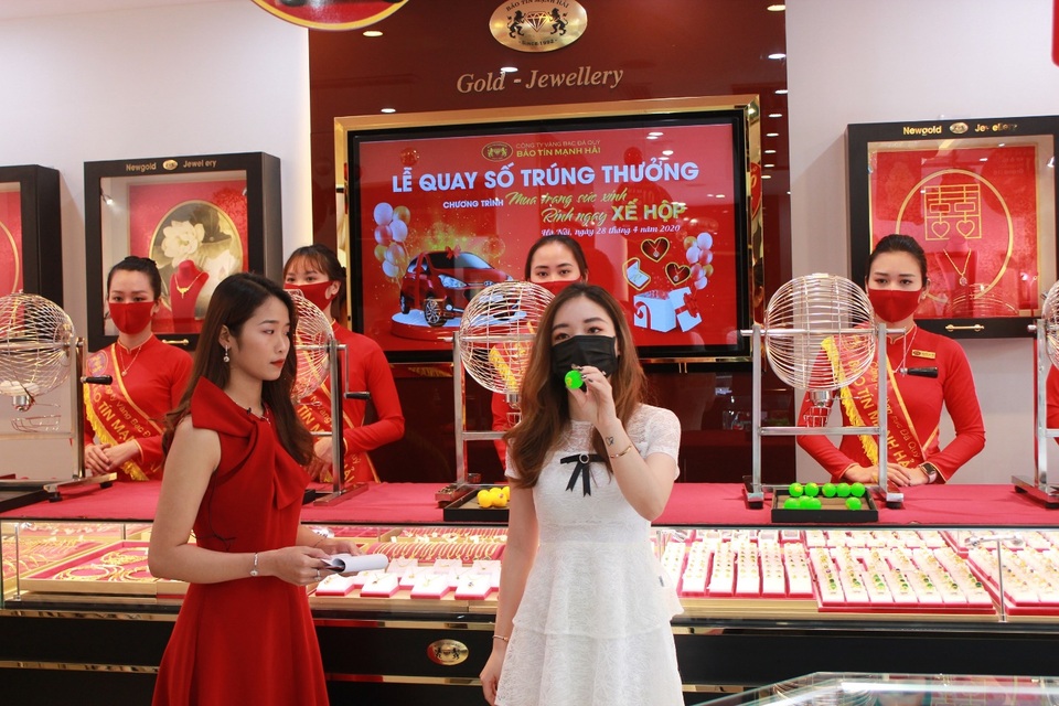 Bảo Tín Mạnh Hải chính thức trao giải xế hộp Huyndai i10 cho khách hàng may mắn - 2 Bảo Tín Mạnh Hải chính thức trao giải xế hộp Huyndai i10 cho khách hàng may mắn - 2
