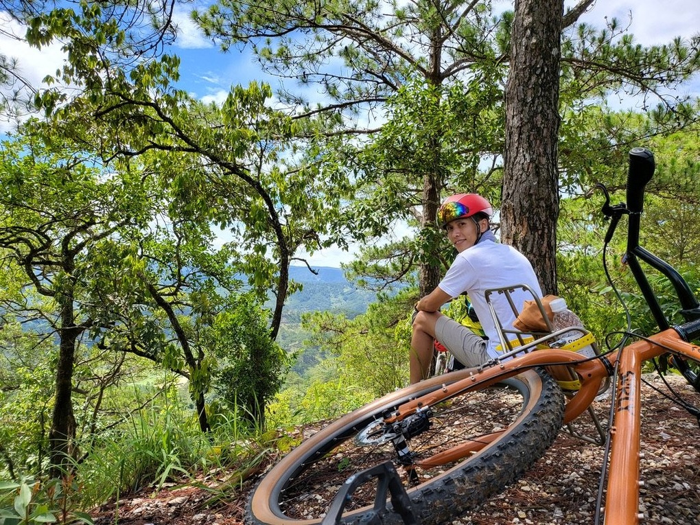 Người đàn ông ở TPHCM đạp xe 15km mỗi sáng đến công sở - 5 Người đàn ông ở TPHCM đạp xe 15km mỗi sáng đến công sở - 5