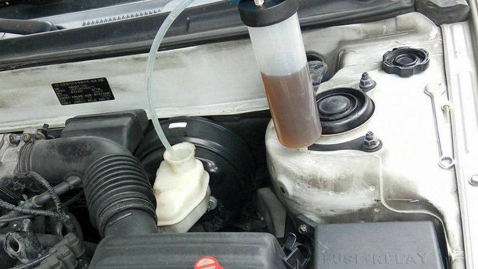 Những bộ phận trên ô tô dễ bị hỏng khi gặp mưa lớn - 6 Những bộ phận trên ô tô dễ bị hỏng khi gặp mưa lớn - 6