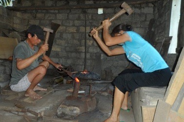 Bố mẹ thợ rèn nuôi ba con đậu ĐH Y Hà Nội