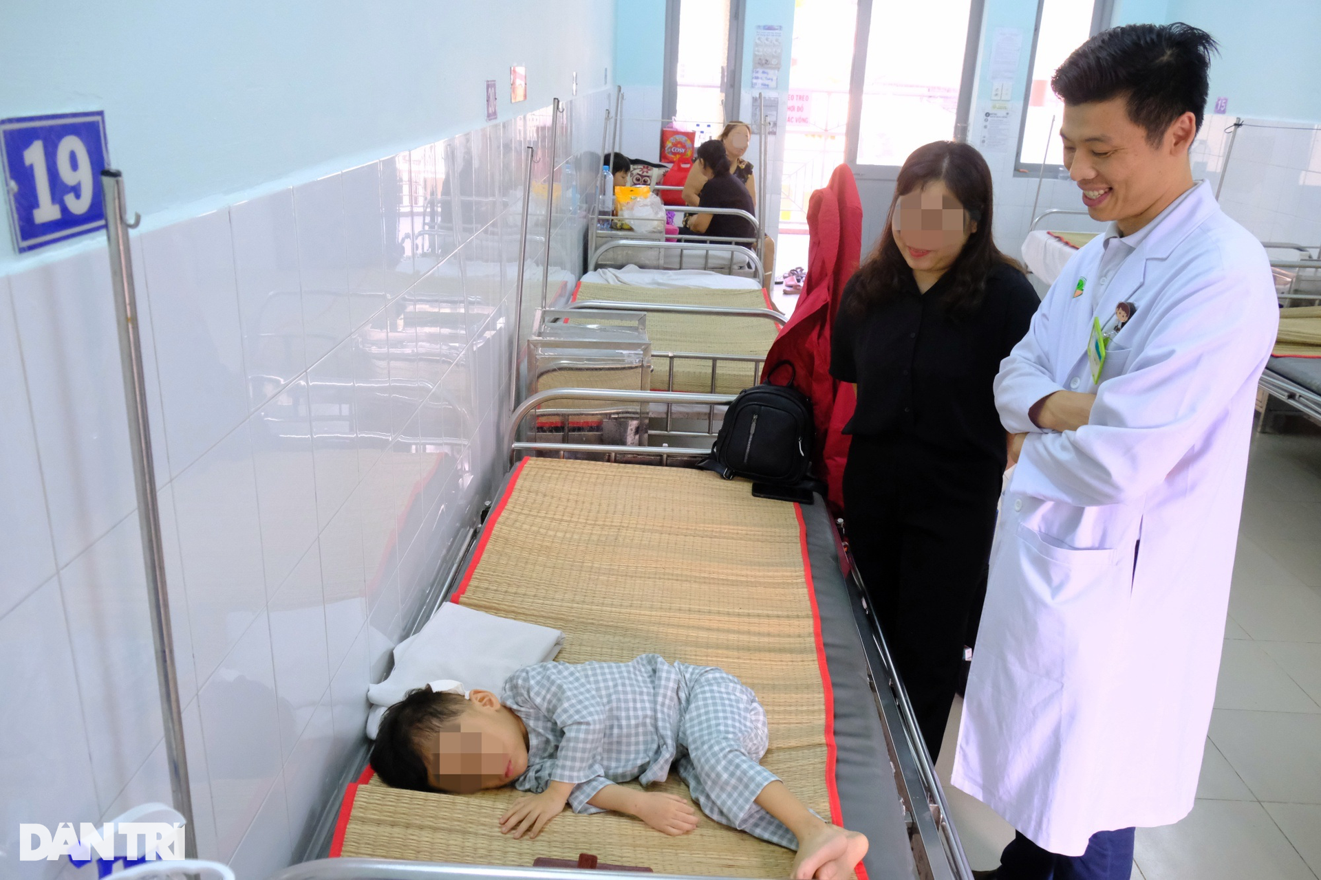 Những tin nhắn cầu cứu lúc nửa đêm và trăn trở của bác sĩ bé đầu bự - 15 Những tin nhắn cầu cứu lúc nửa đêm và trăn trở của bác sĩ bé đầu bự - 15