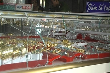 Dọa nổ mìn tống tiền 5 chỉ vàng, 2 chị em bị tóm gọn