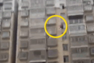 Bé gái 12 tuổi nhảy từ tầng 15 tự sát vì không làm xong bài tập về nhà