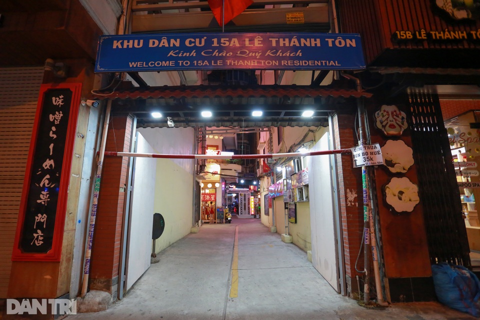 Sau vụ xử phạt karaoke trá hình, loạt phố massage ở TP.HCM đóng cửa im lìm - 6 Sau vụ xử phạt karaoke trá hình, loạt phố massage ở TP.HCM đóng cửa im lìm - 6