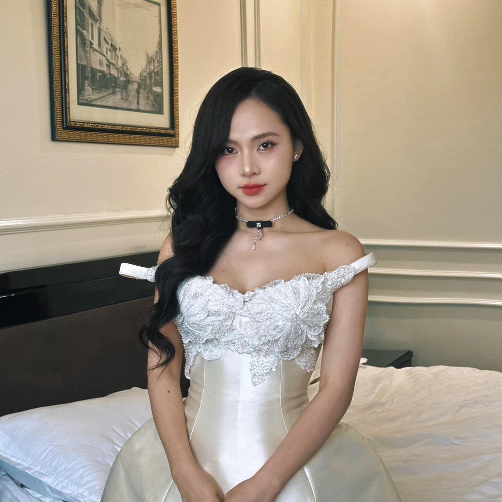 Ca sĩ Ngô Lan Hương lên tiếng về tranh cãi trang phục và nghi vấn đạo nhạc - 1 Ca sĩ Ngô Lan Hương lên tiếng về tranh cãi trang phục và nghi vấn đạo nhạc - 1