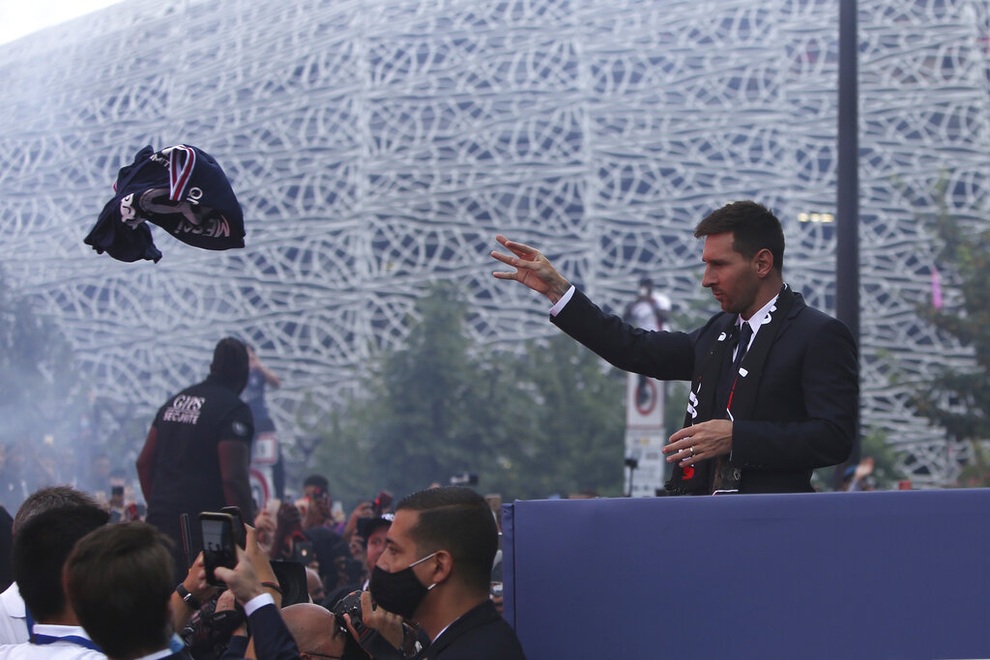 Messi ra mắt người hâm mộ PSG trên sân Parc des Princes - 2 Messi ra mắt người hâm mộ PSG trên sân Parc des Princes - 2