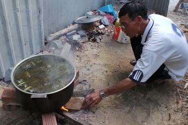 Nồi bánh chưng đỏ lửa giữa Sài thành