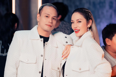 Cặp đôi quen nhau qua mạng, kết hôn sau hai năm yêu xa vì chi phí đắt đỏ